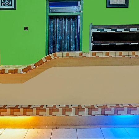 Oyo 91697 Nyaman Homestay Syariah Pare 외부 사진