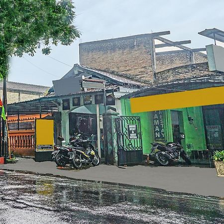 Oyo 91697 Nyaman Homestay Syariah Pare 외부 사진