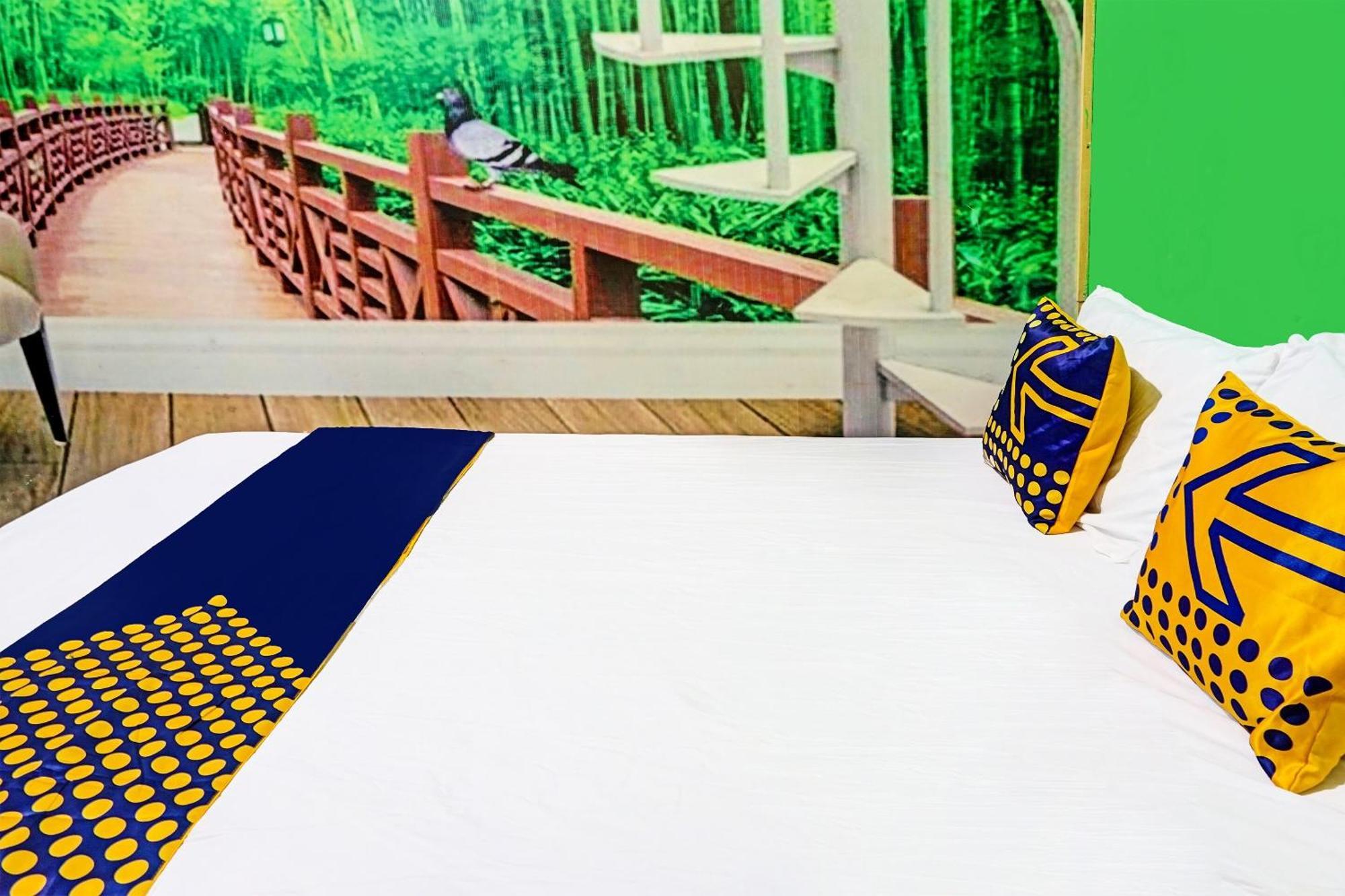 Oyo 91697 Nyaman Homestay Syariah Pare 외부 사진