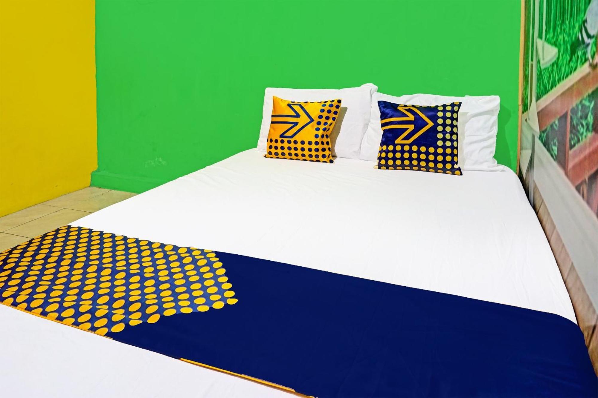 Oyo 91697 Nyaman Homestay Syariah Pare 외부 사진