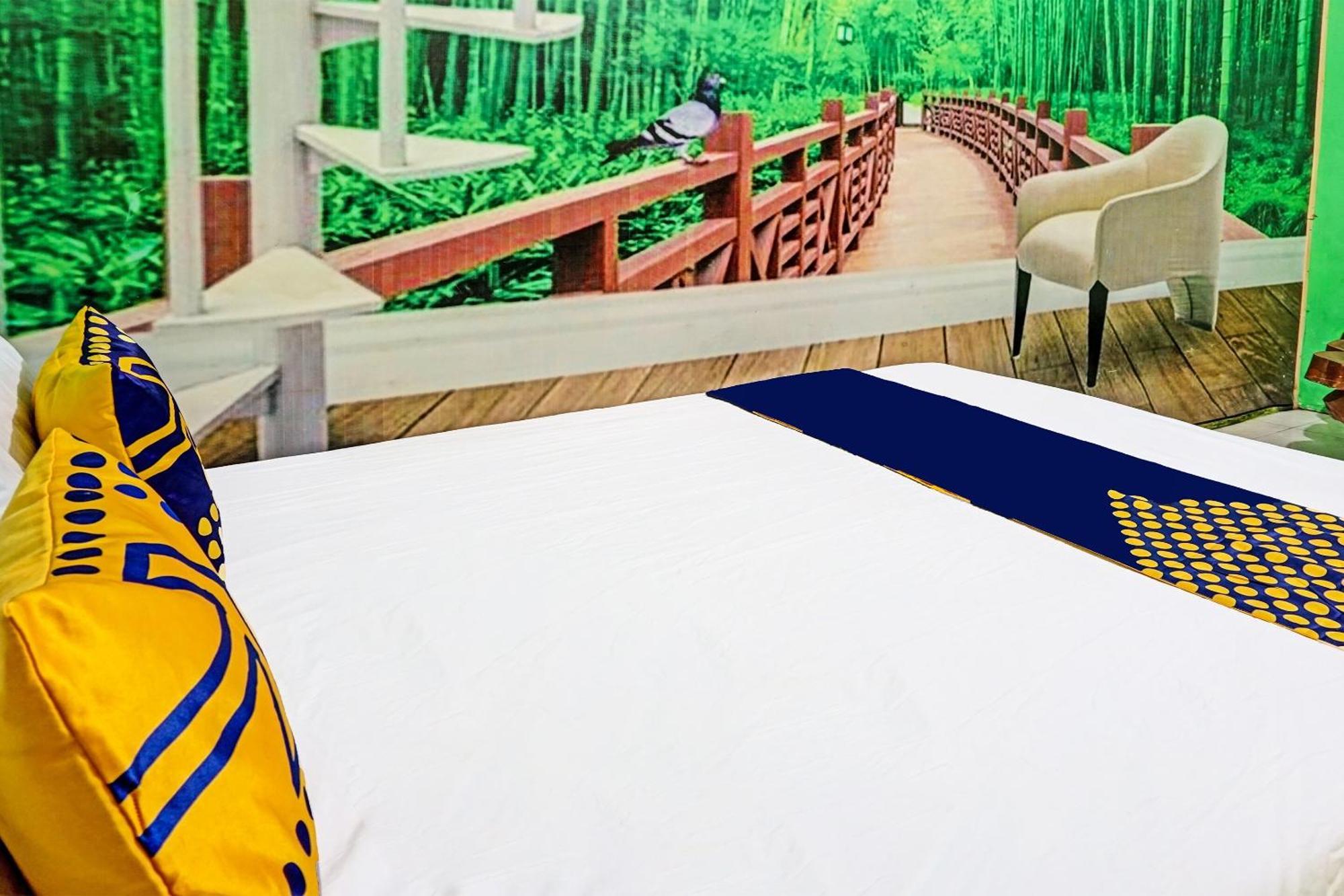 Oyo 91697 Nyaman Homestay Syariah Pare 외부 사진