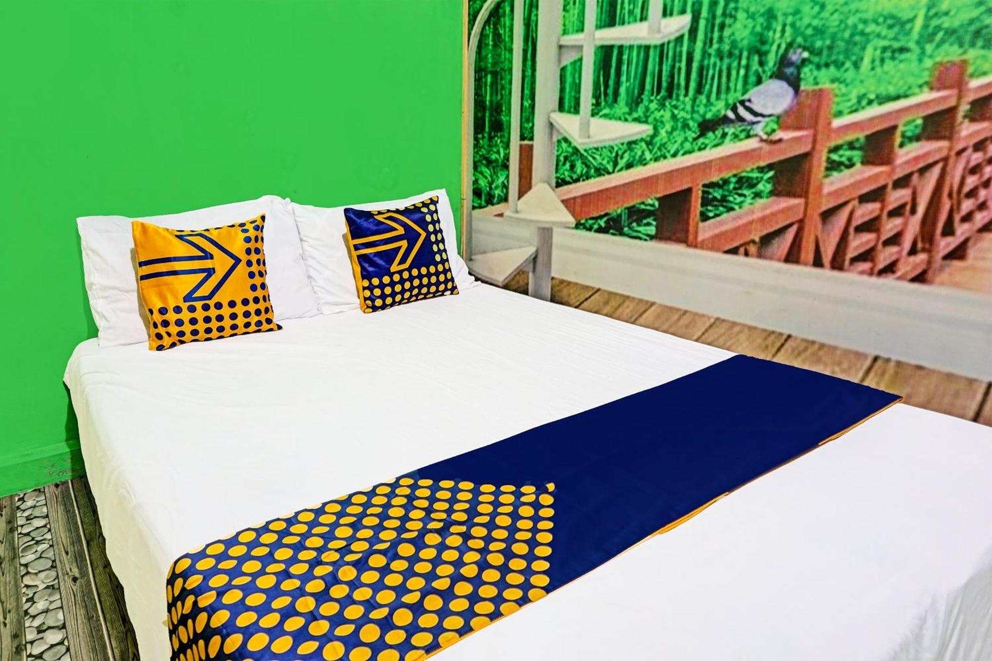 Oyo 91697 Nyaman Homestay Syariah Pare 외부 사진