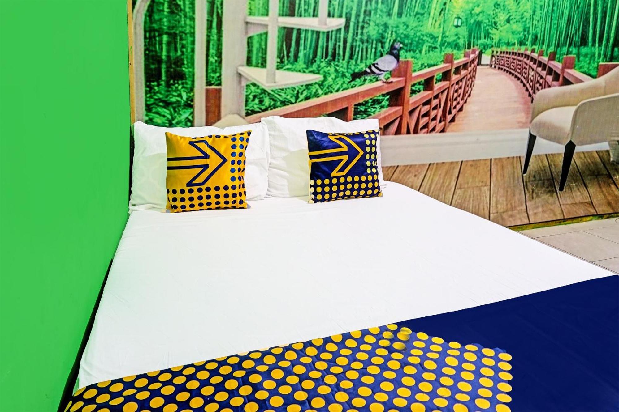 Oyo 91697 Nyaman Homestay Syariah Pare 외부 사진