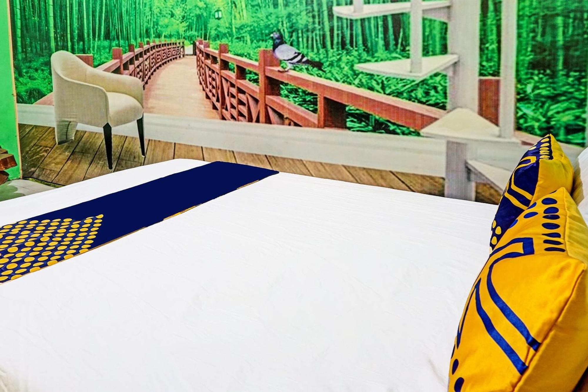 Oyo 91697 Nyaman Homestay Syariah Pare 외부 사진